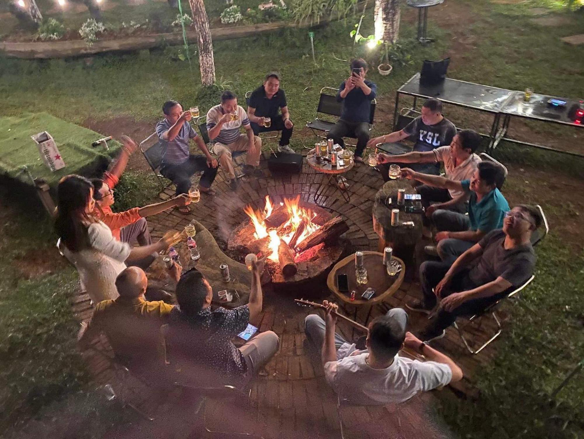 S'Nghe Homestay Mang Den Kon Von Kla Bagian luar foto